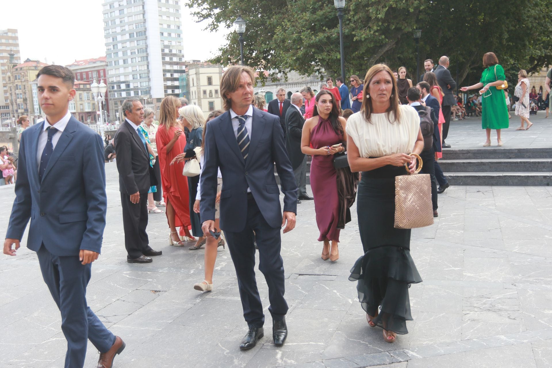 Los invitados a la boda en Gijón de Corín Castro y Javier Barreiro