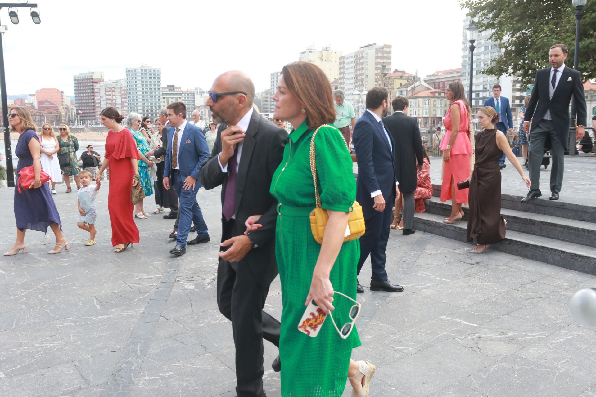 Los invitados a la boda en Gijón de Corín Castro y Javier Barreiro