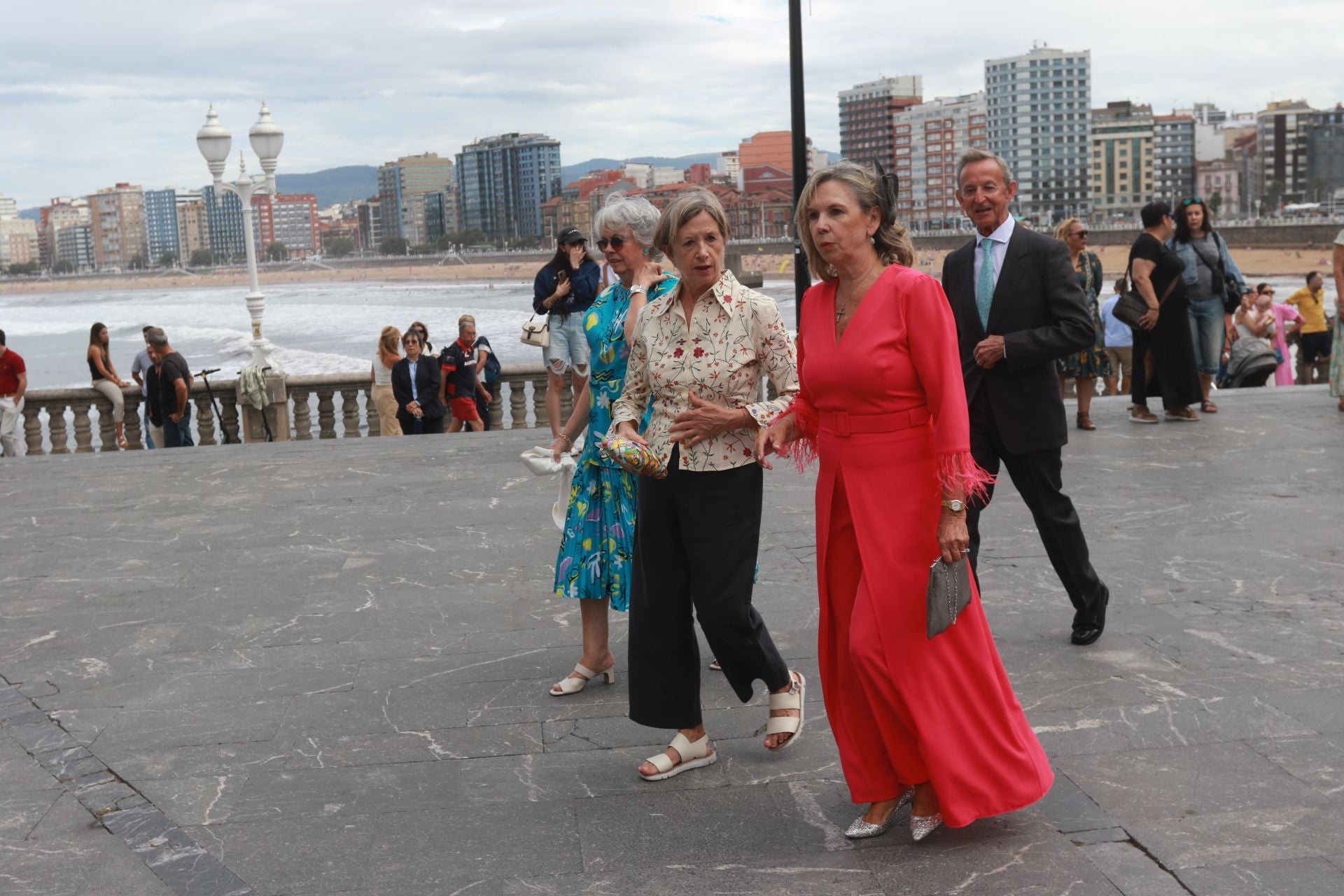 Los invitados a la boda en Gijón de Corín Castro y Javier Barreiro