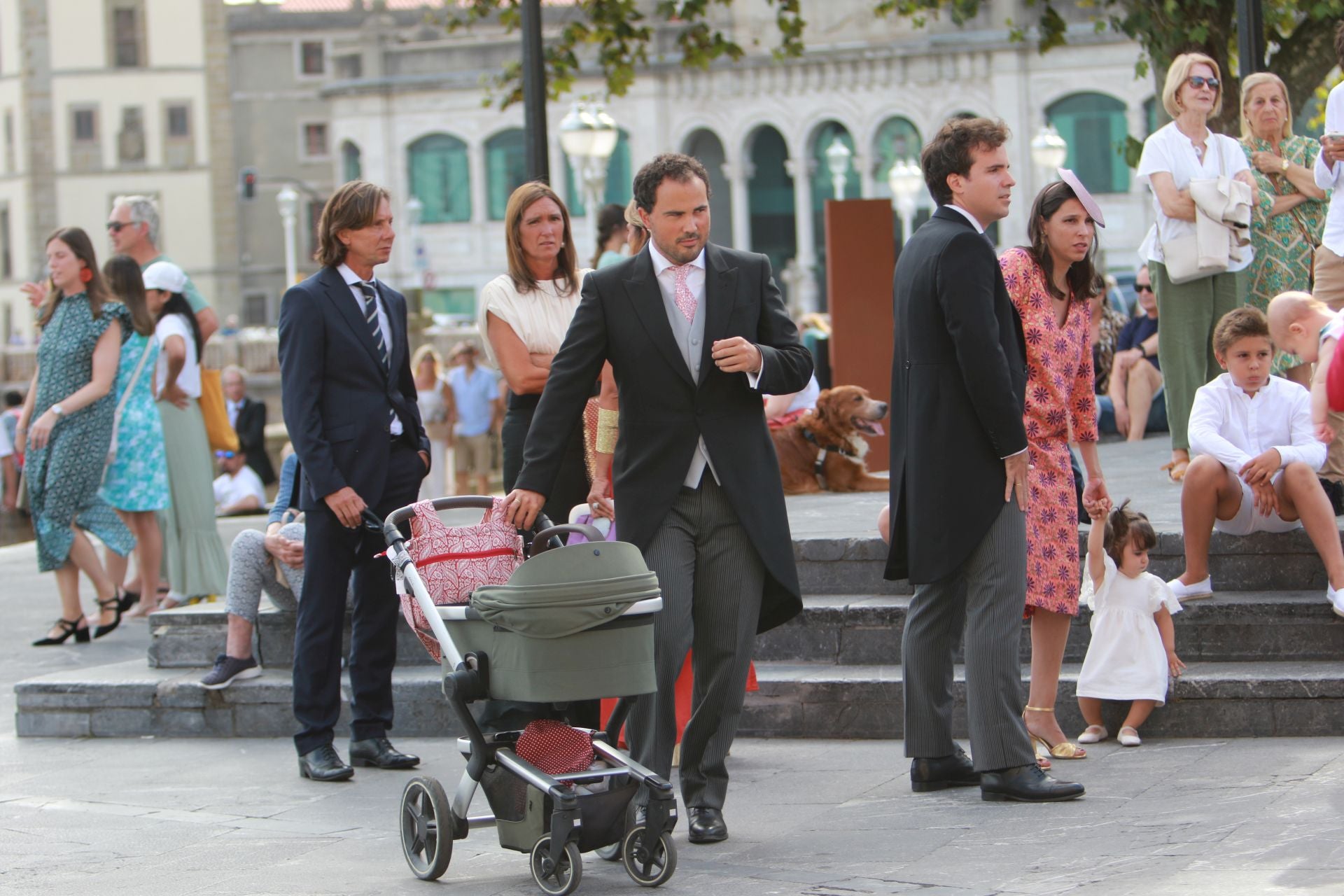 Los invitados a la boda en Gijón de Corín Castro y Javier Barreiro