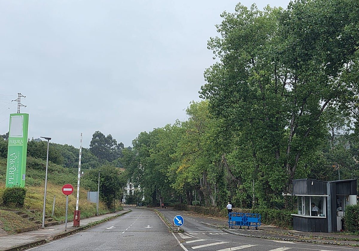Entrada al complejo de Perlora, en el concejo de Carreño.
