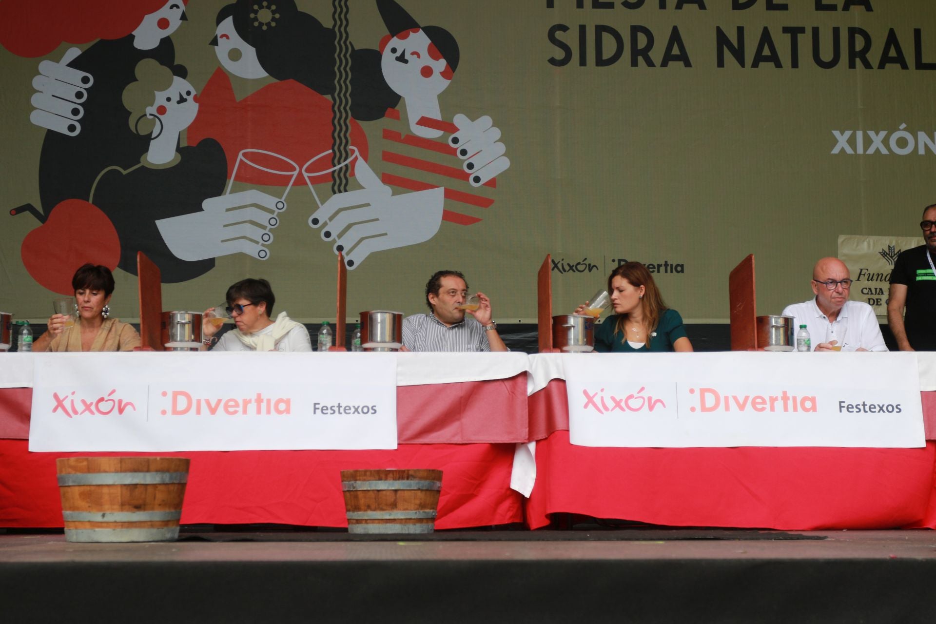 La XXXIV Fiesta de la Sidra Natural de Gijón se despide entre galardones y multitudes