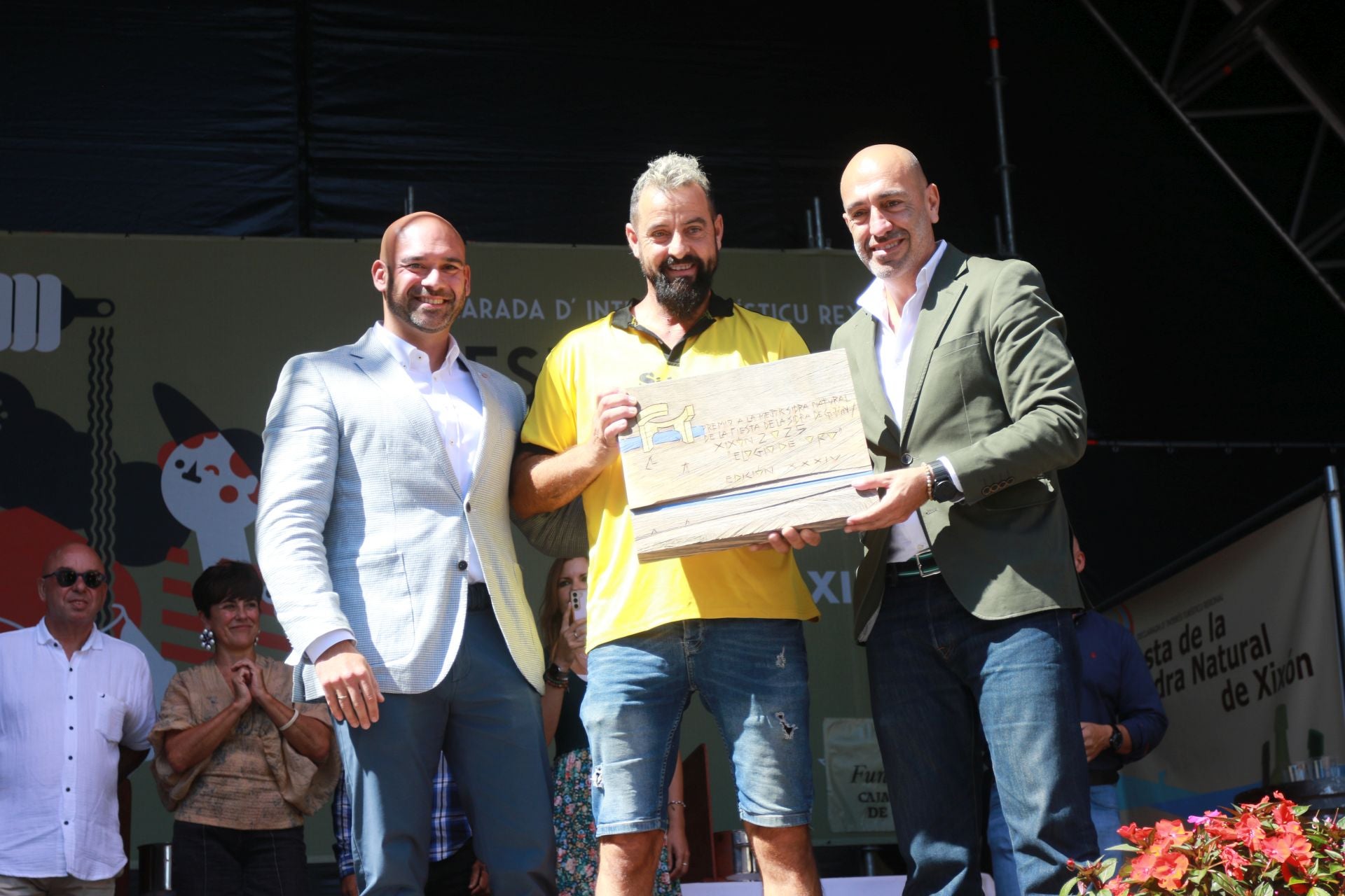 La XXXIV Fiesta de la Sidra Natural de Gijón se despide entre galardones y multitudes