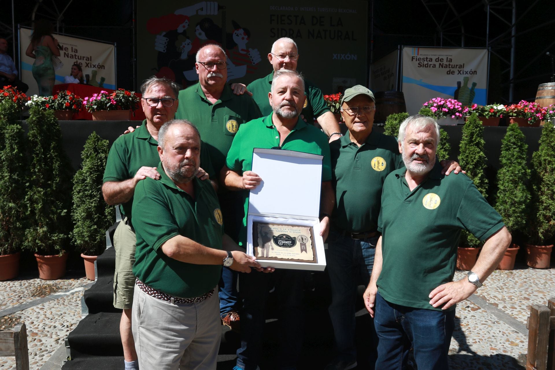 La XXXIV Fiesta de la Sidra Natural de Gijón se despide entre galardones y multitudes