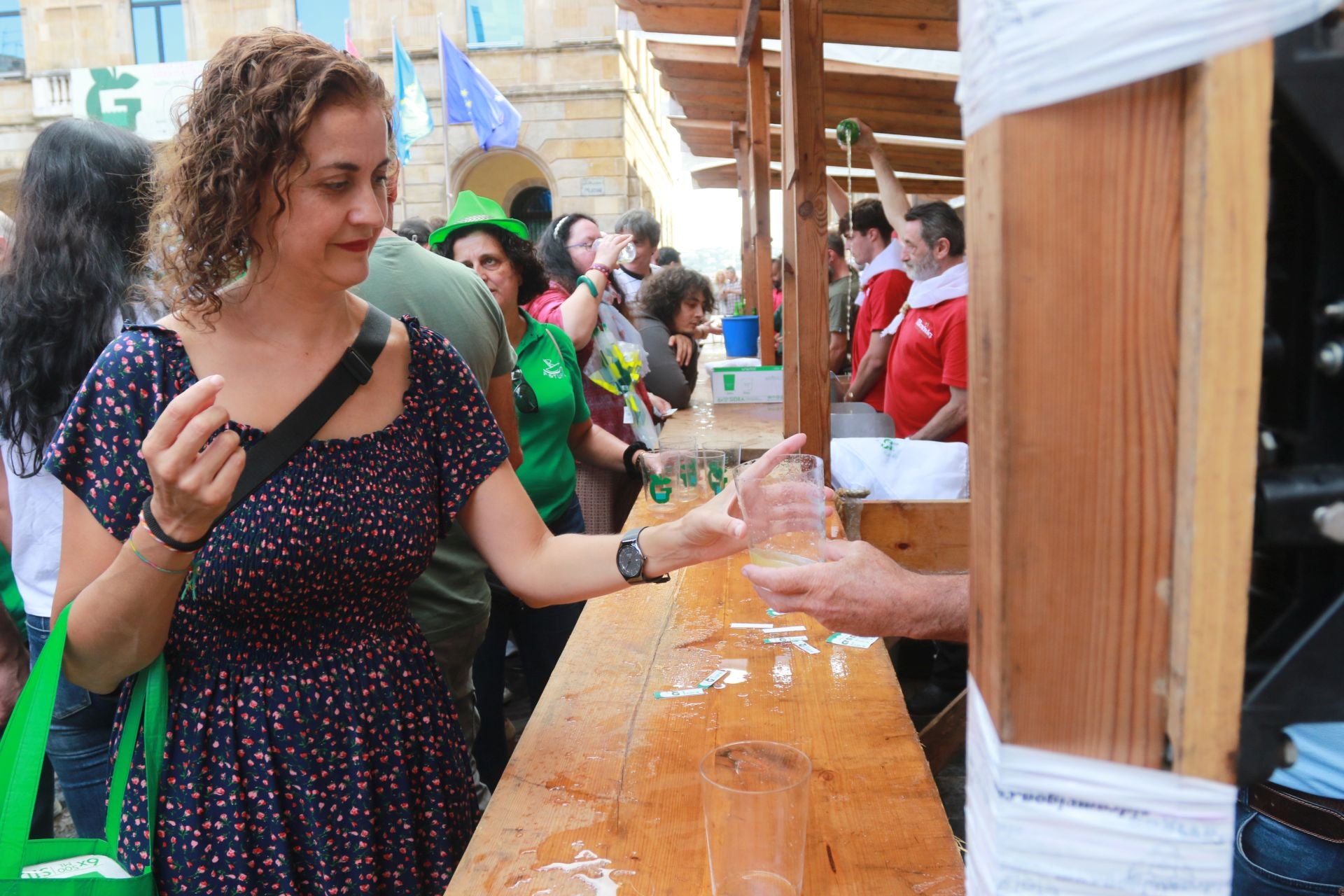 La XXXIV Fiesta de la Sidra Natural de Gijón se despide entre galardones y multitudes