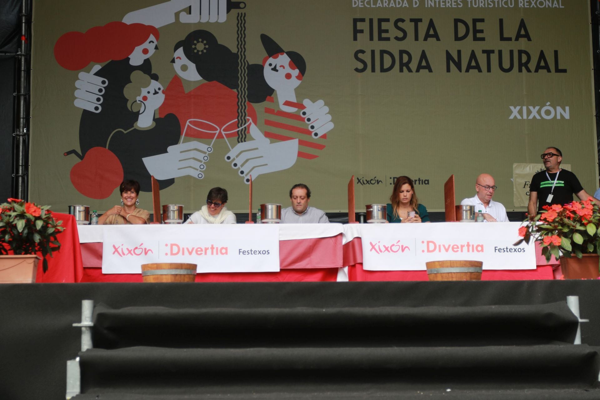 La XXXIV Fiesta de la Sidra Natural de Gijón se despide entre galardones y multitudes