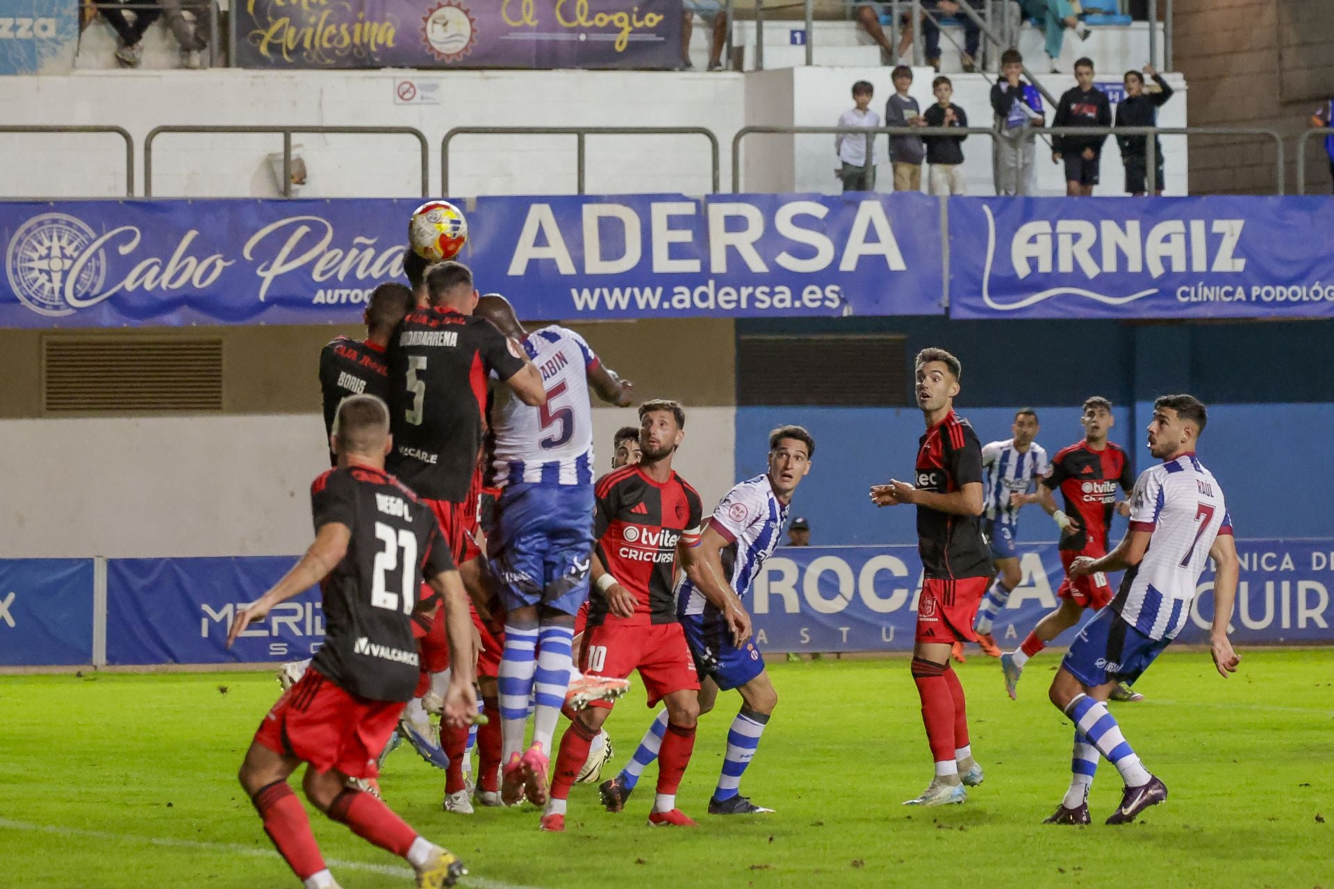 Las mejores jugadas del Real Avilés - Ponferradina en imágenes
