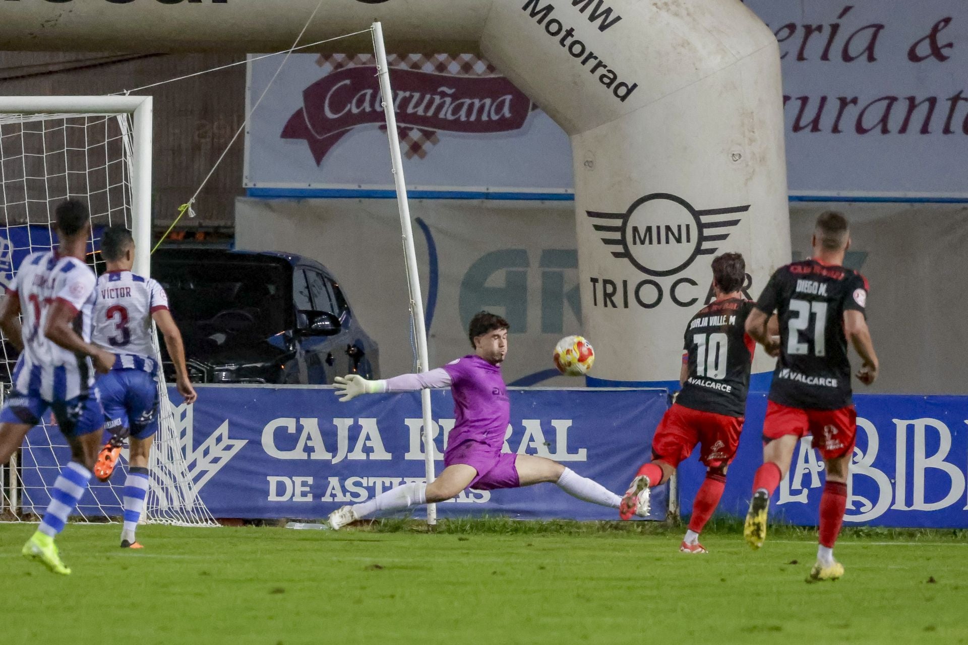Las mejores jugadas del Real Avilés - Ponferradina en imágenes