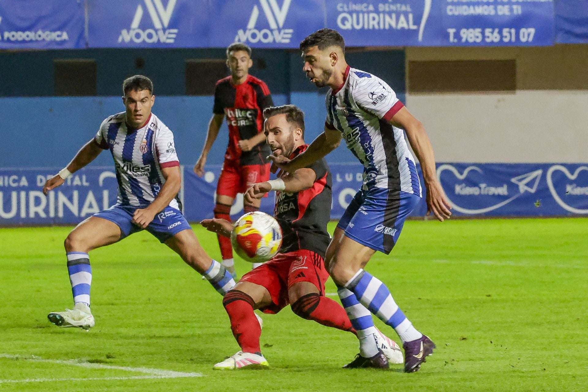 Las mejores jugadas del Real Avilés - Ponferradina en imágenes