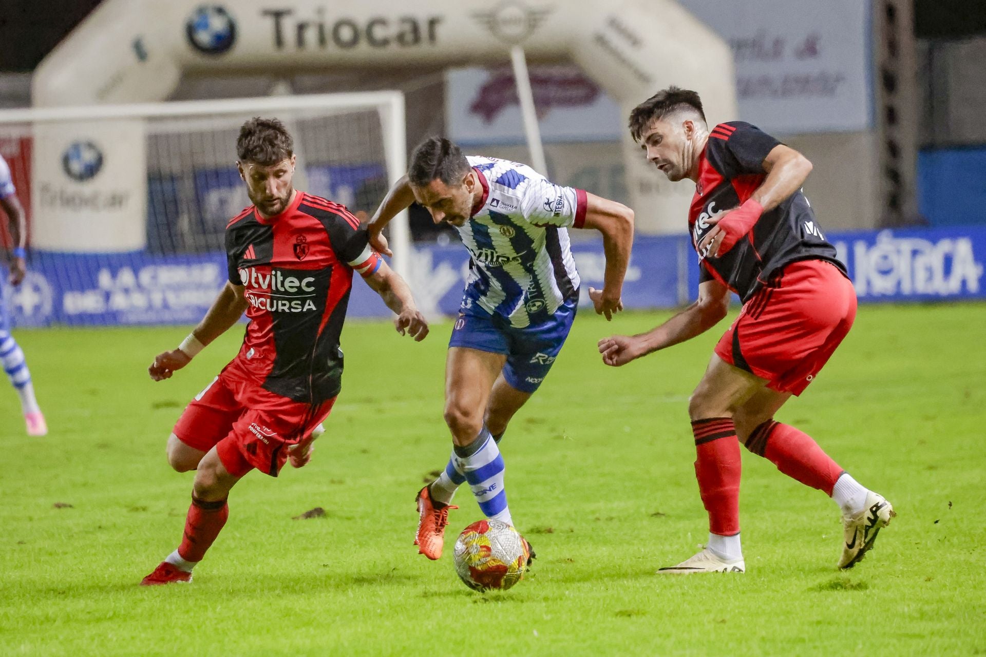 Las mejores jugadas del Real Avilés - Ponferradina en imágenes