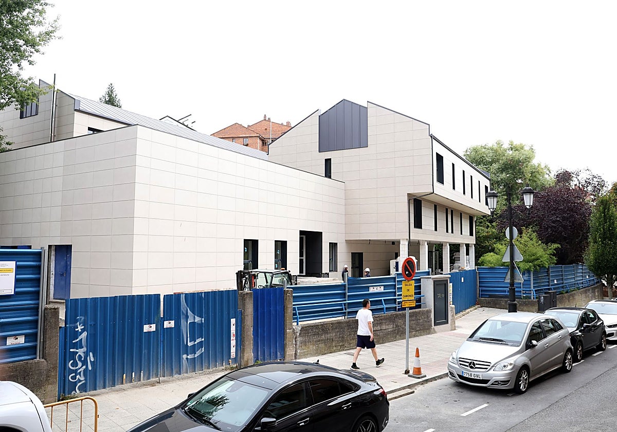 El reformado centro de menores Los Pilares, donde ya se han retirado los andamios.