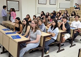 Nuevos estudiantes de la Facultad de Química de la Universidad de Oviedo.