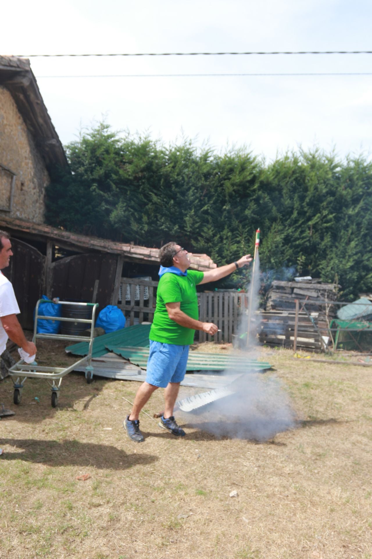 Bien de sidra y comedia en Valdesoto para celebrar su Pueblo Ejemplar