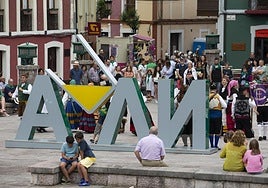 Nava, uno de los concejos en los que se celebra el Día de Asturias, durante un Festival de la Sidra.