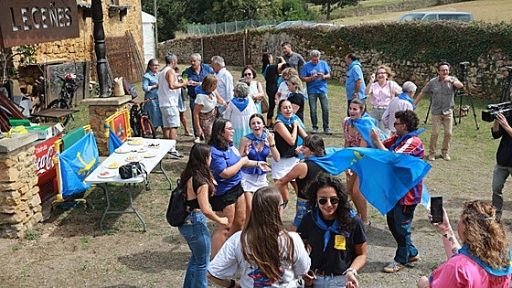 Valdesoto, Pueblo Ejemplar de Asturias 2025: «Nos gustaría que la reina se probase una careta de sidro»
