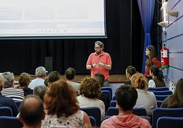 El edil Noé Vega explicó el funcionamiento de la convocatoria.