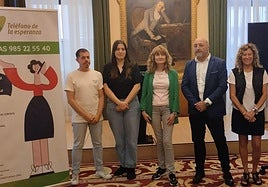 Ediles y representantes del Teléfono de la Esperanza en Asturias