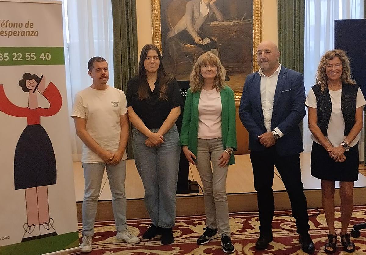 Ediles y representantes del Teléfono de la Esperanza en Asturias