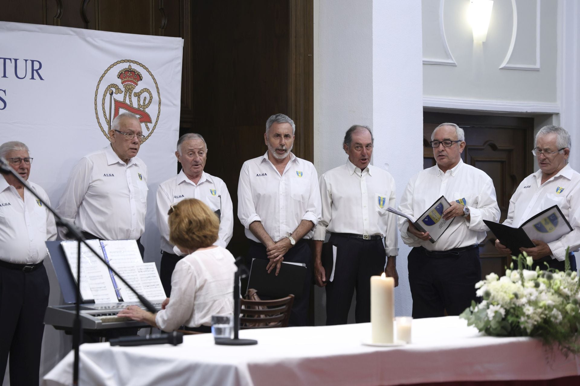 El Club de Regatas de Gijón honra a sus socios de honor