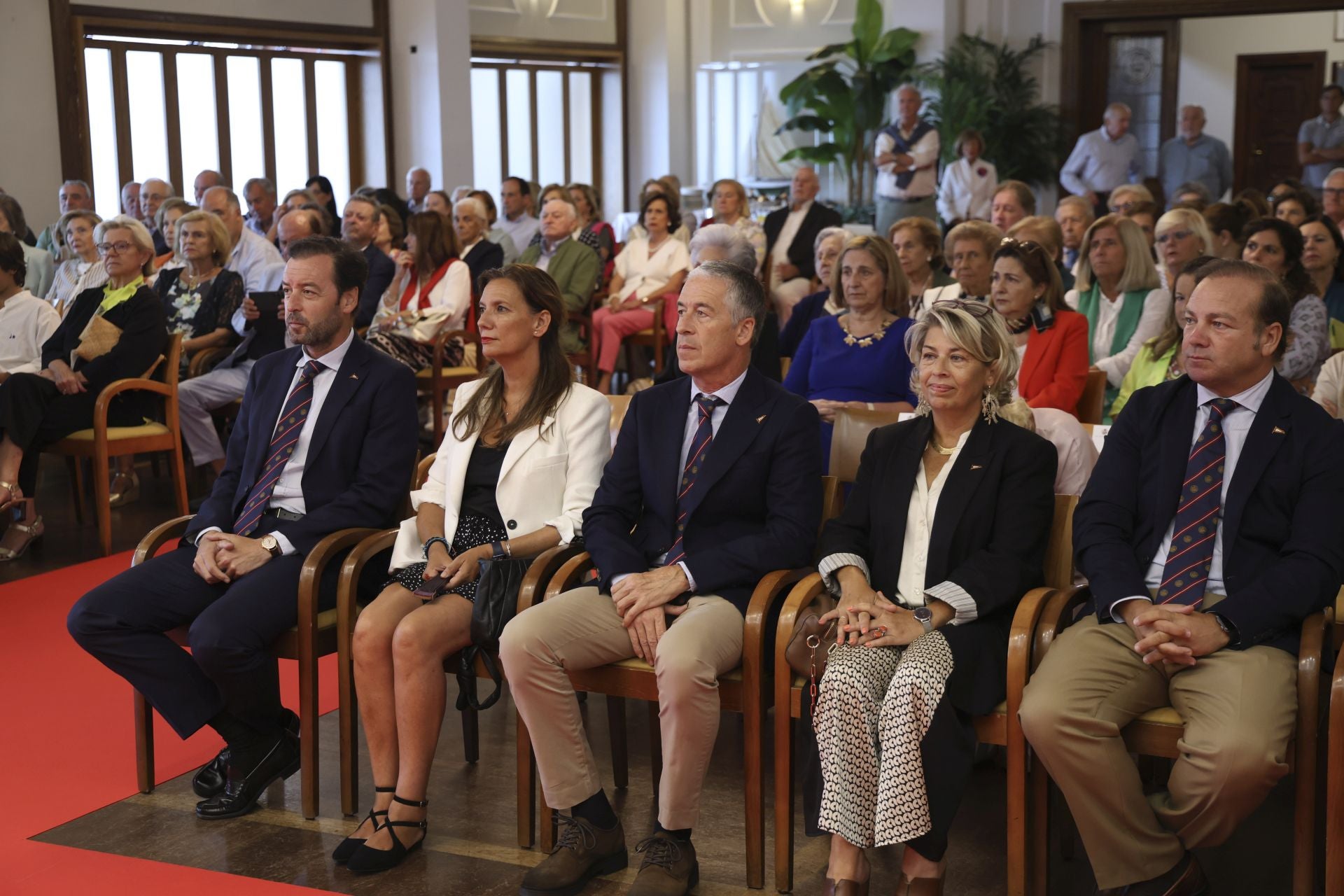 El Club de Regatas de Gijón honra a sus socios de honor