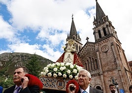 Procesión de La Santina en Covadonga.