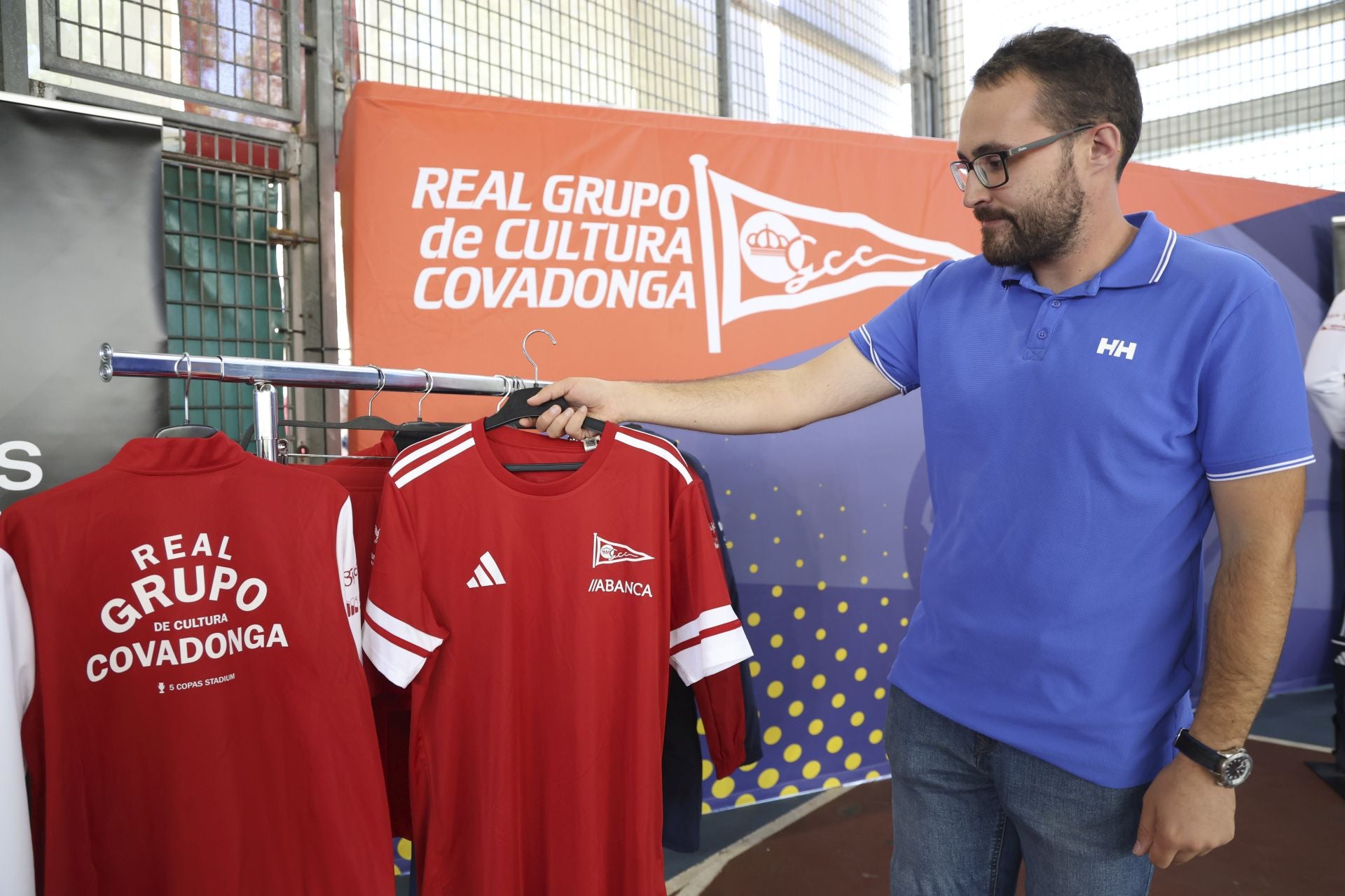 Así son las nuevas equipaciones deportivas del Grupo Covadonga