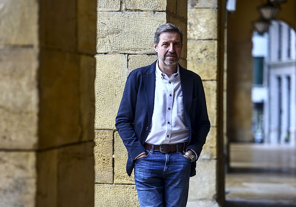 El portavoz socialista, Carlos Fernández Llaneza.