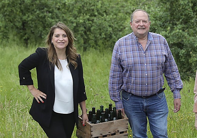 Samuel Trabanco con su hija Yolanda, en Lavandera.