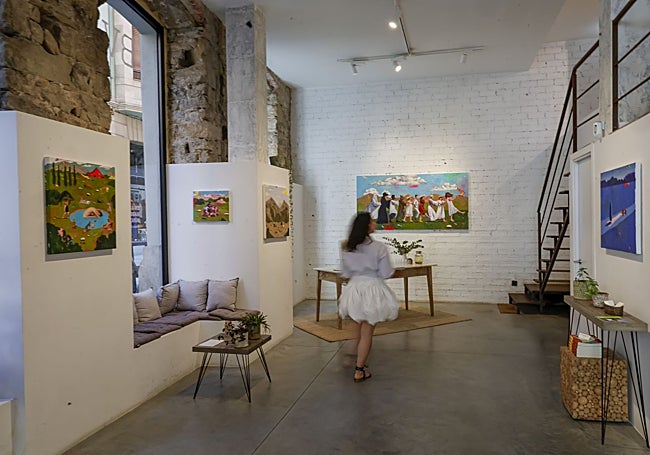 Bea Villamarín inauguró la muestra de Alexander Grahovsky.