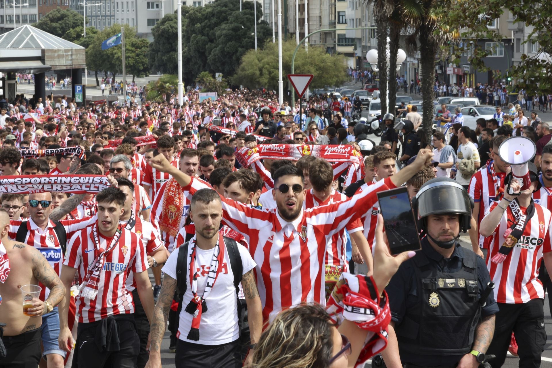 La &#039;mareona&#039; conquista La Coruña ¿Estuviste? ¡Búscate!