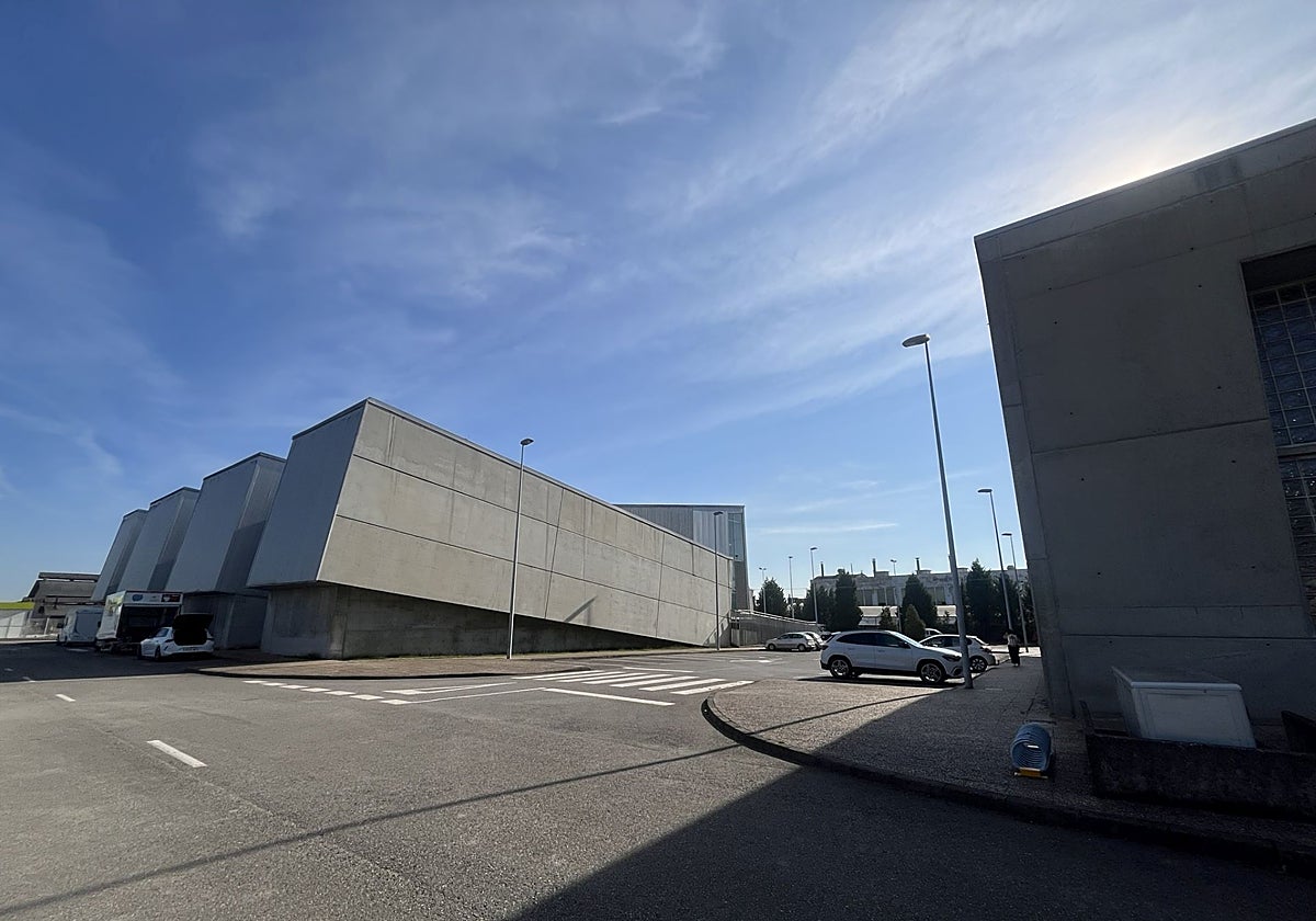 Calle donde se quiere edificar la ampliación del complejo deportivo y unificar las dos instalaciones actuales.