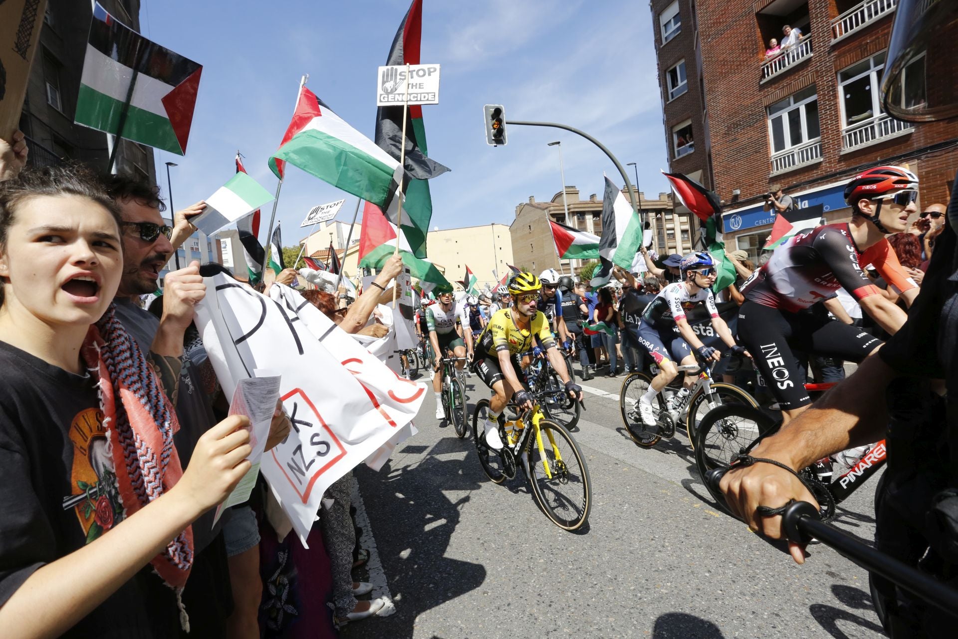 Nuevas protestas en Avilés a favor de Palestina en la demicuarta etapa de La Vuelta