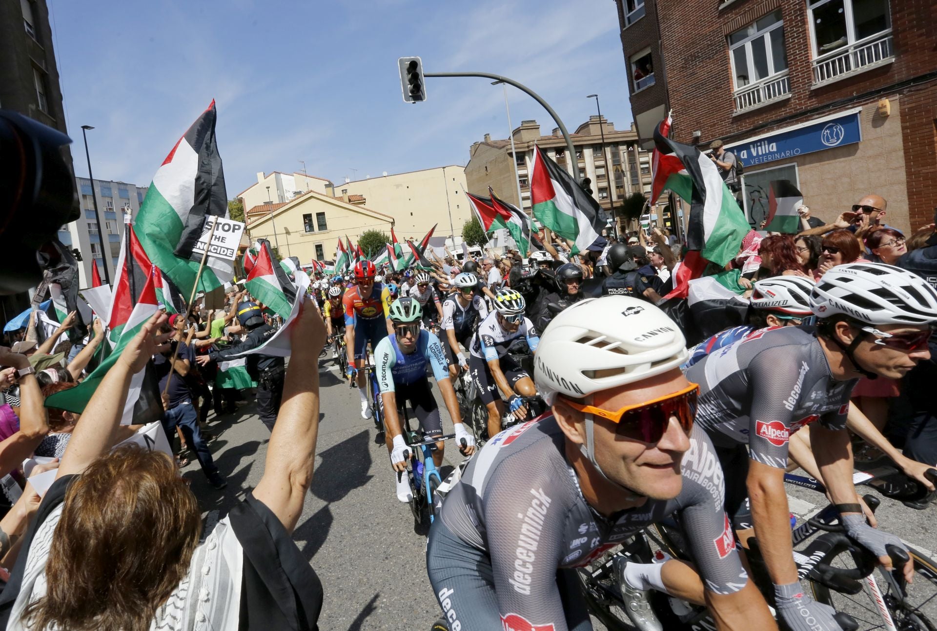 Nuevas protestas en Avilés a favor de Palestina en la demicuarta etapa de La Vuelta