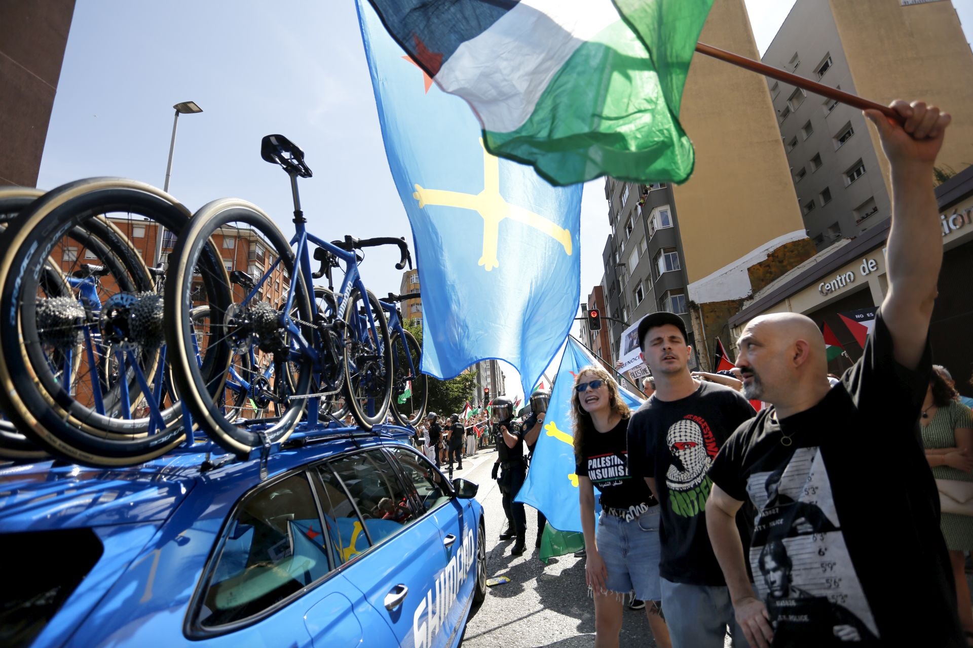 Nuevas protestas en Avilés a favor de Palestina en la demicuarta etapa de La Vuelta