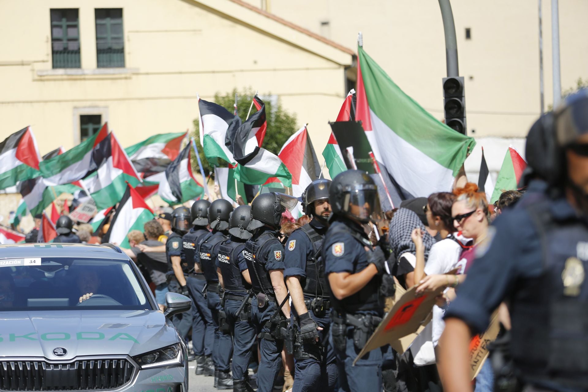 Nuevas protestas en Avilés a favor de Palestina en la demicuarta etapa de La Vuelta
