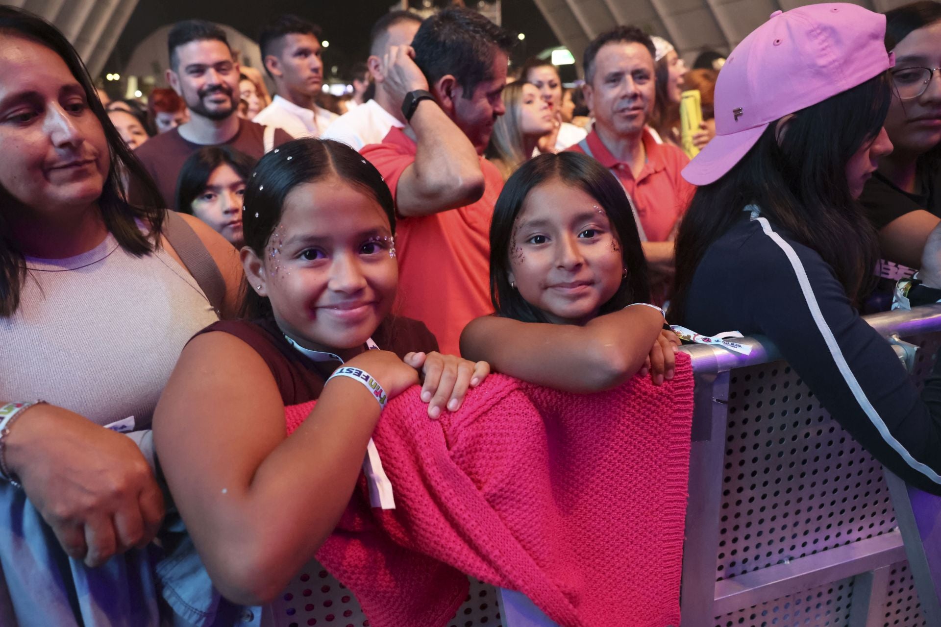 Camilo y María Becerra prenden la mecha de las fiestas de San Mateo de Oviedo