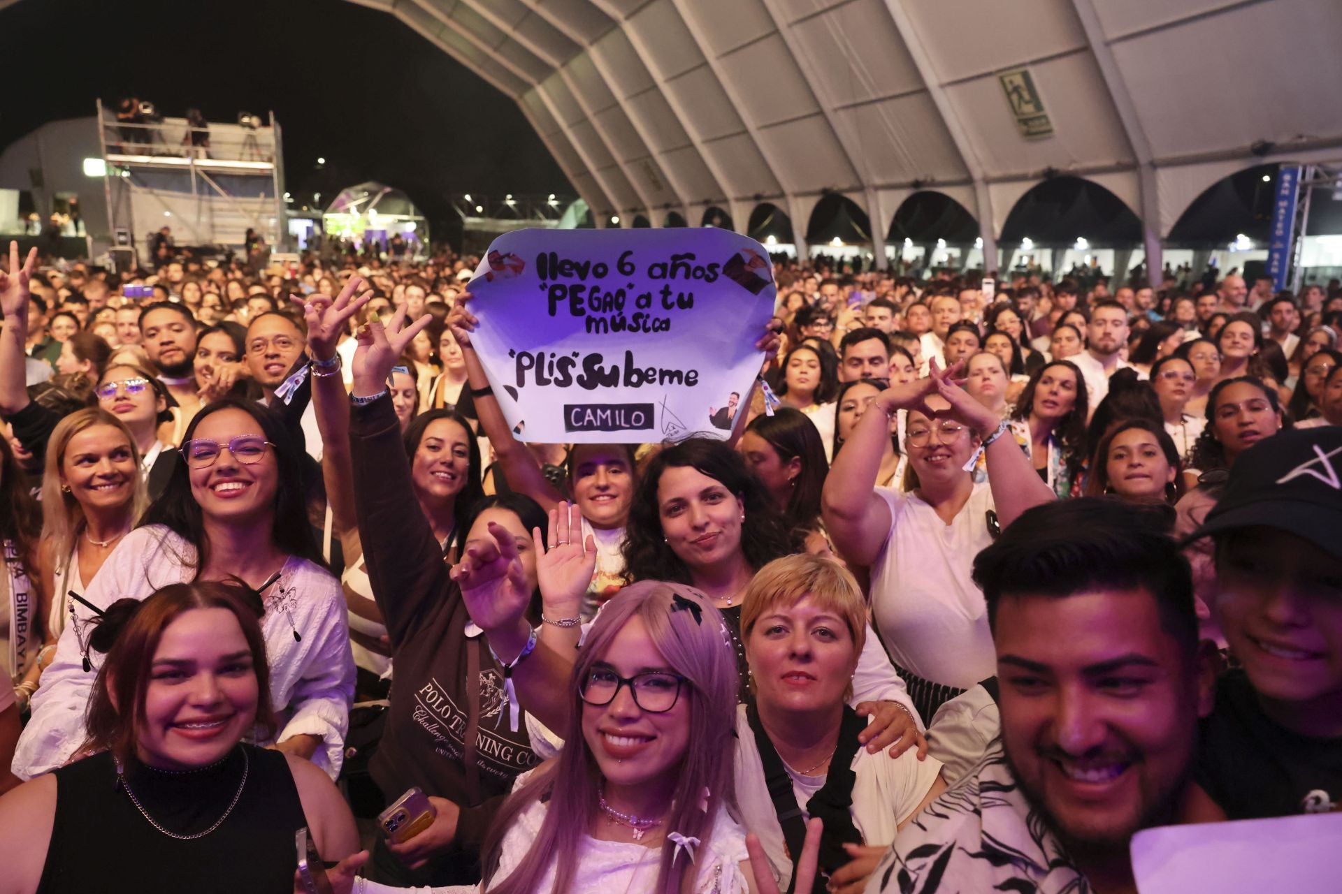 Camilo y María Becerra prenden la mecha de las fiestas de San Mateo de Oviedo