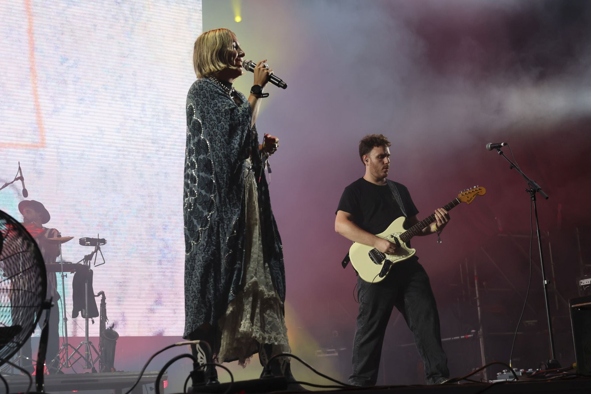 Camilo y María Becerra prenden la mecha de las fiestas de San Mateo de Oviedo