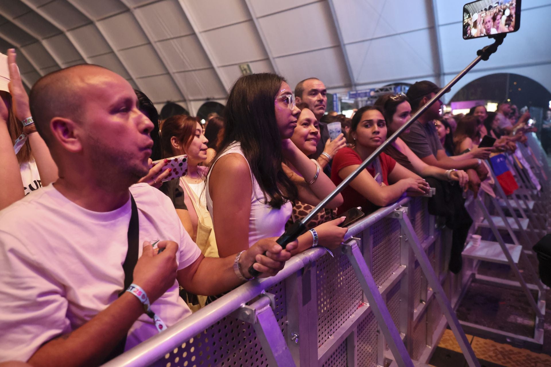 Camilo y María Becerra prenden la mecha de las fiestas de San Mateo de Oviedo