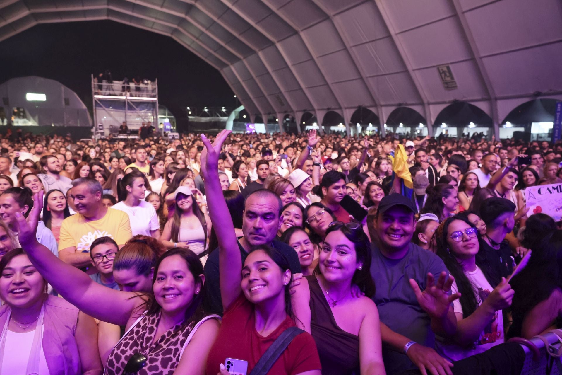 Camilo y María Becerra prenden la mecha de las fiestas de San Mateo de Oviedo