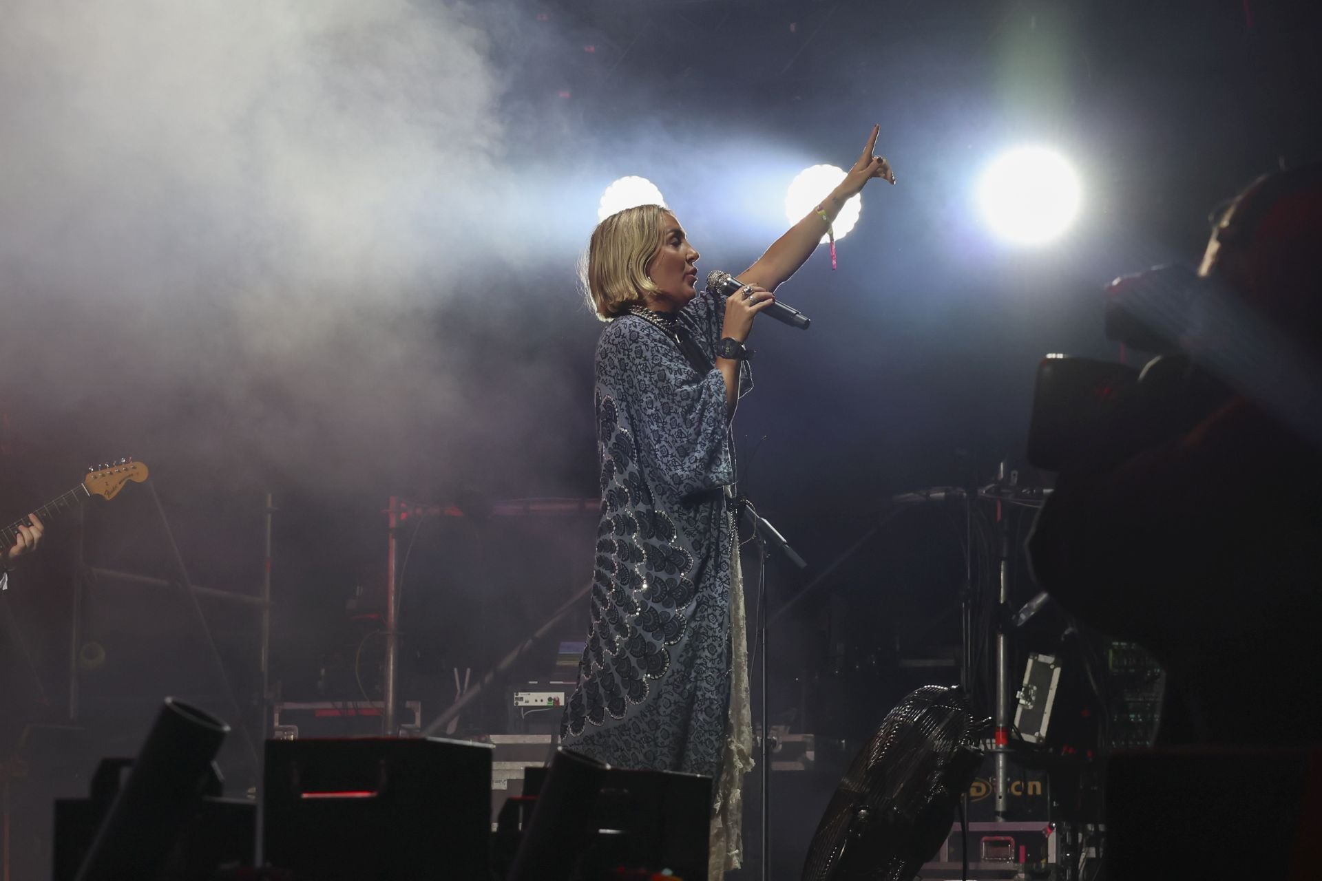 Camilo y María Becerra prenden la mecha de las fiestas de San Mateo de Oviedo