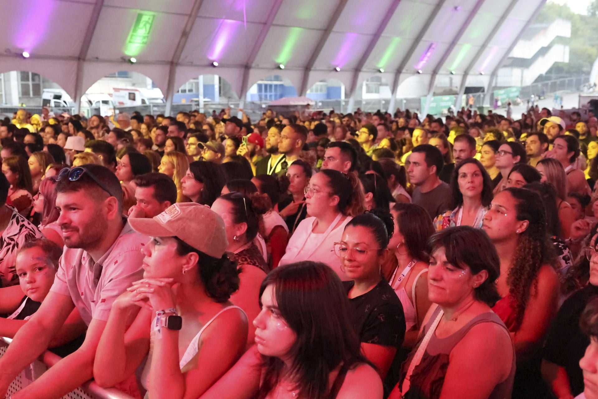 Camilo y María Becerra prenden la mecha de las fiestas de San Mateo de Oviedo
