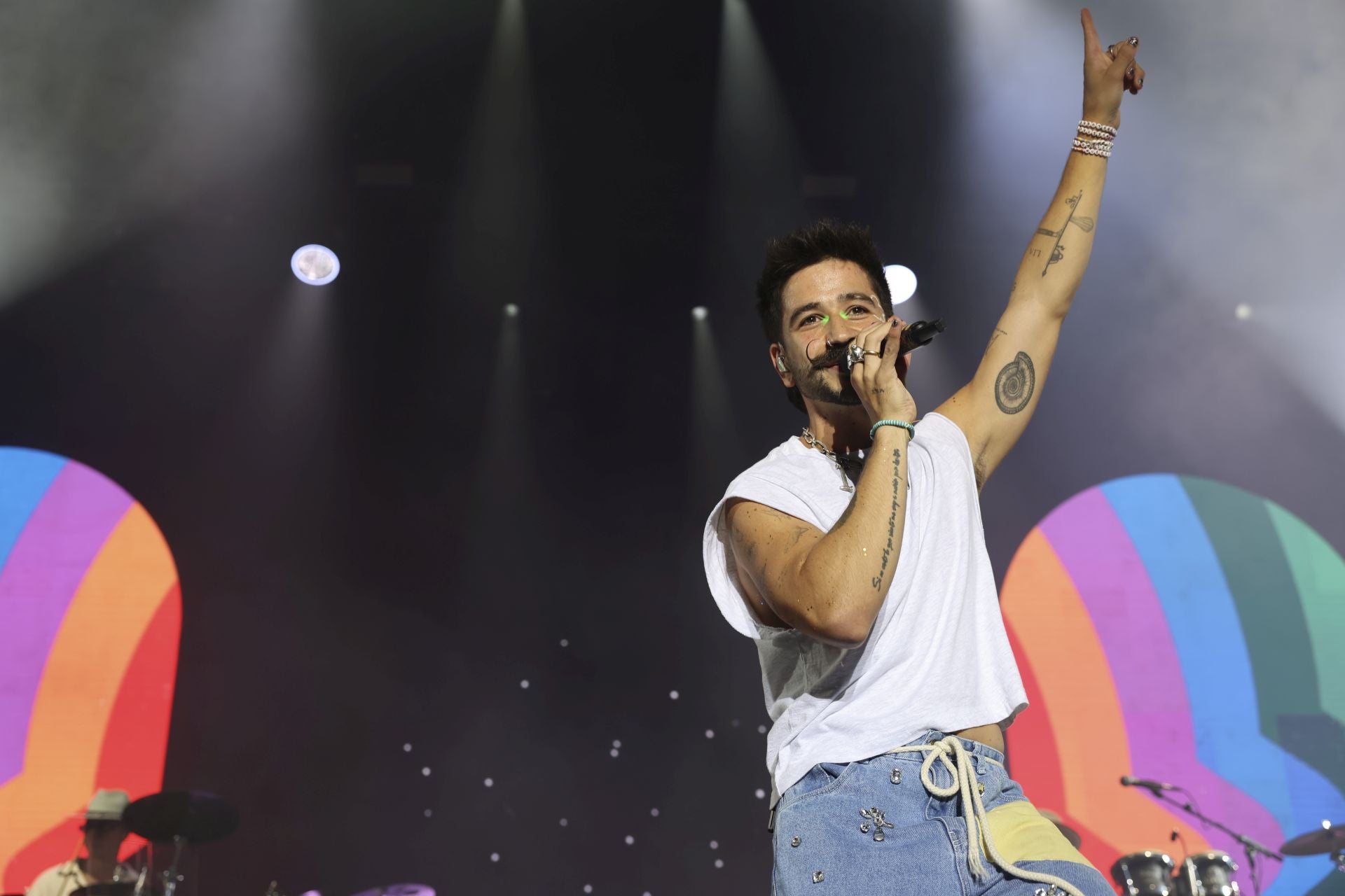 Camilo y María Becerra prenden la mecha de las fiestas de San Mateo de Oviedo