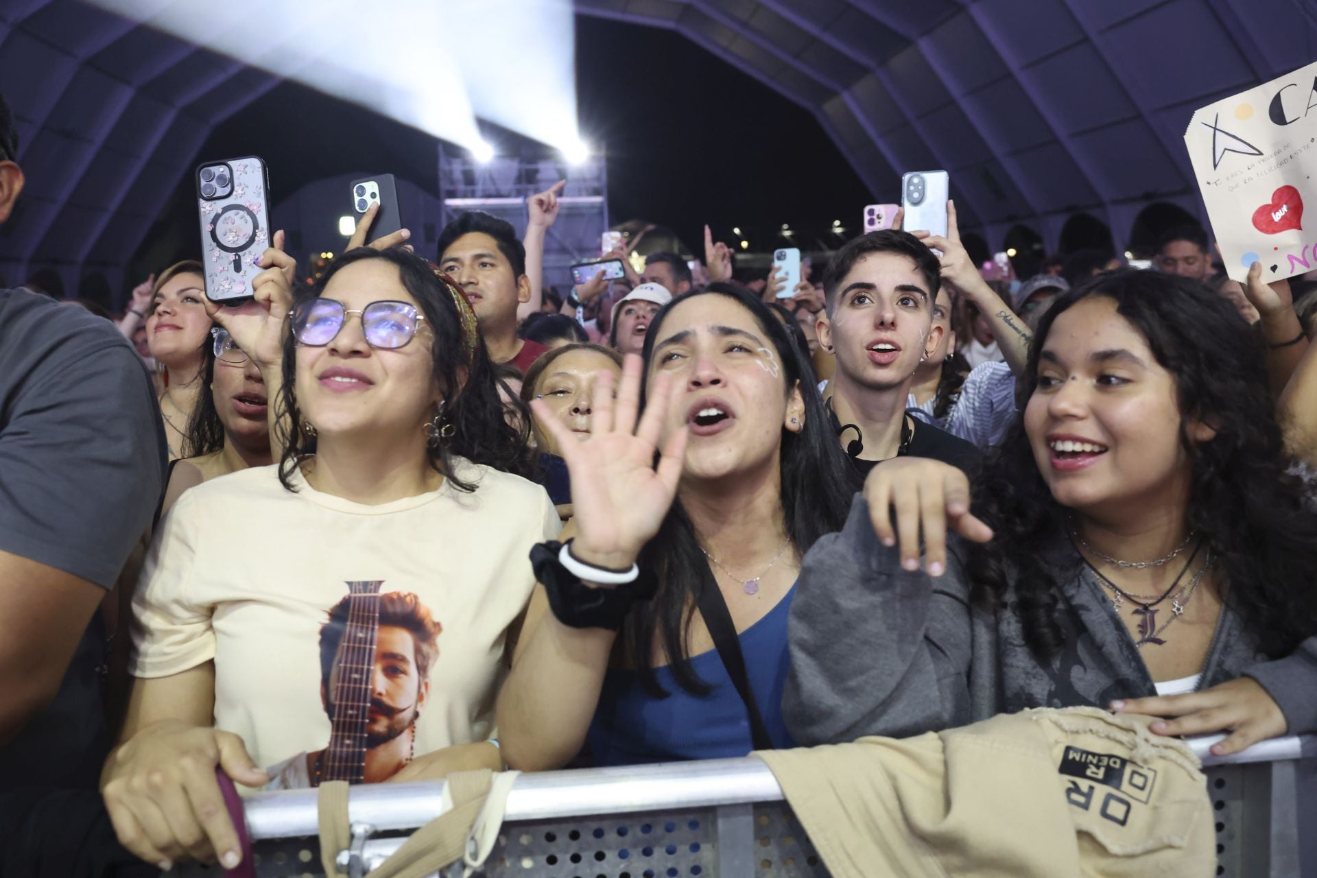 Camilo y María Becerra prenden la mecha de las fiestas de San Mateo de Oviedo