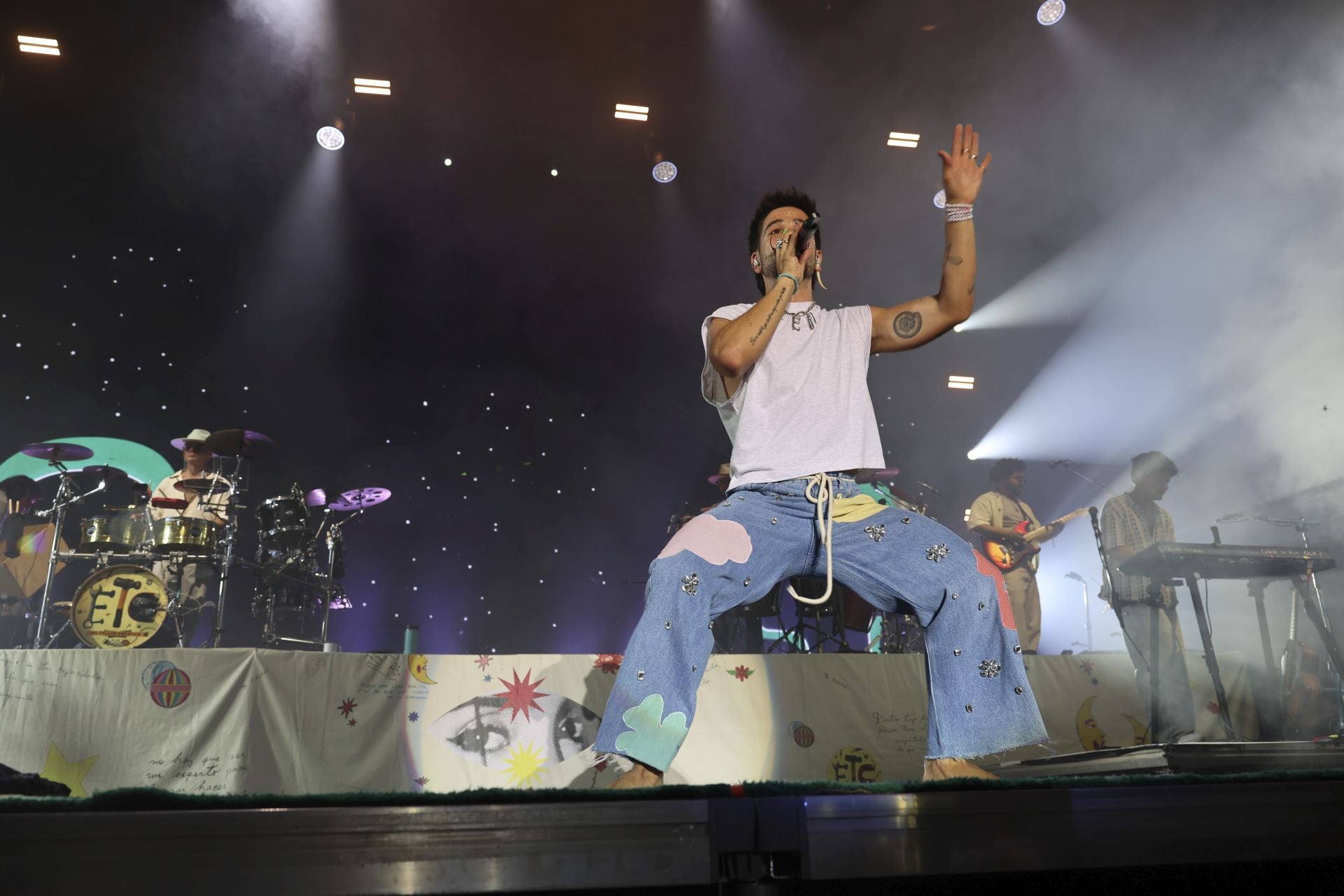 Camilo y María Becerra prenden la mecha de las fiestas de San Mateo de Oviedo