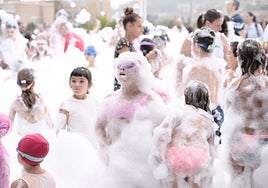 Los olayistas más jóvenes disfrutaron de la fiesta de la espuma.
