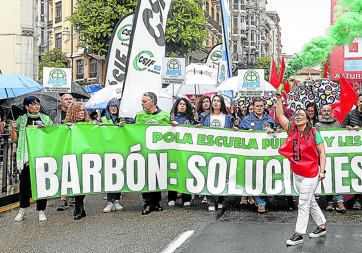 Miles de docentes y familias se concentraron el pasado mes de junio en las calles de Oviedo para pedir más inversión en educación.
