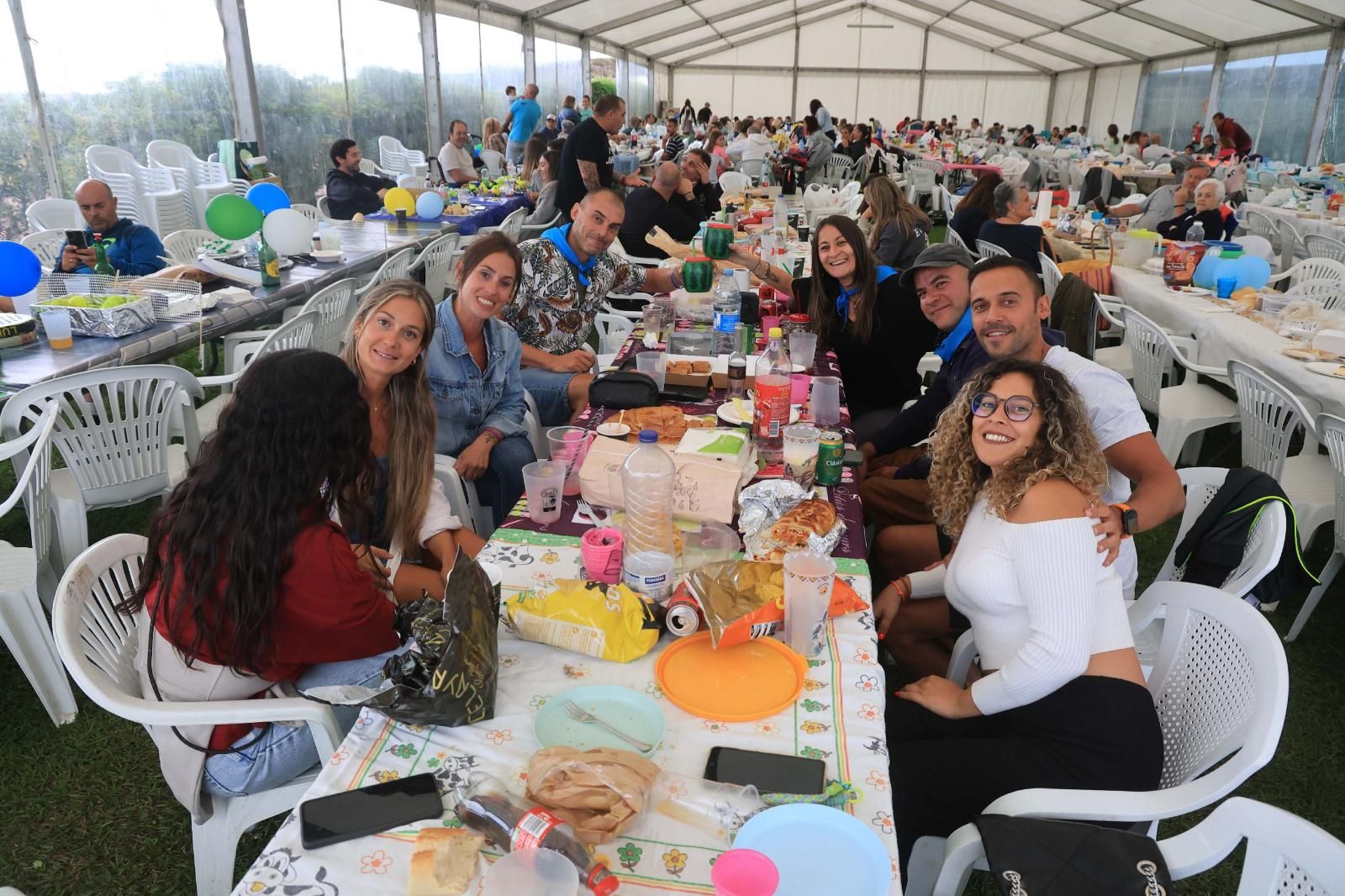 Un grupo de socios del Santa Olaya durante la comida de hermandad.