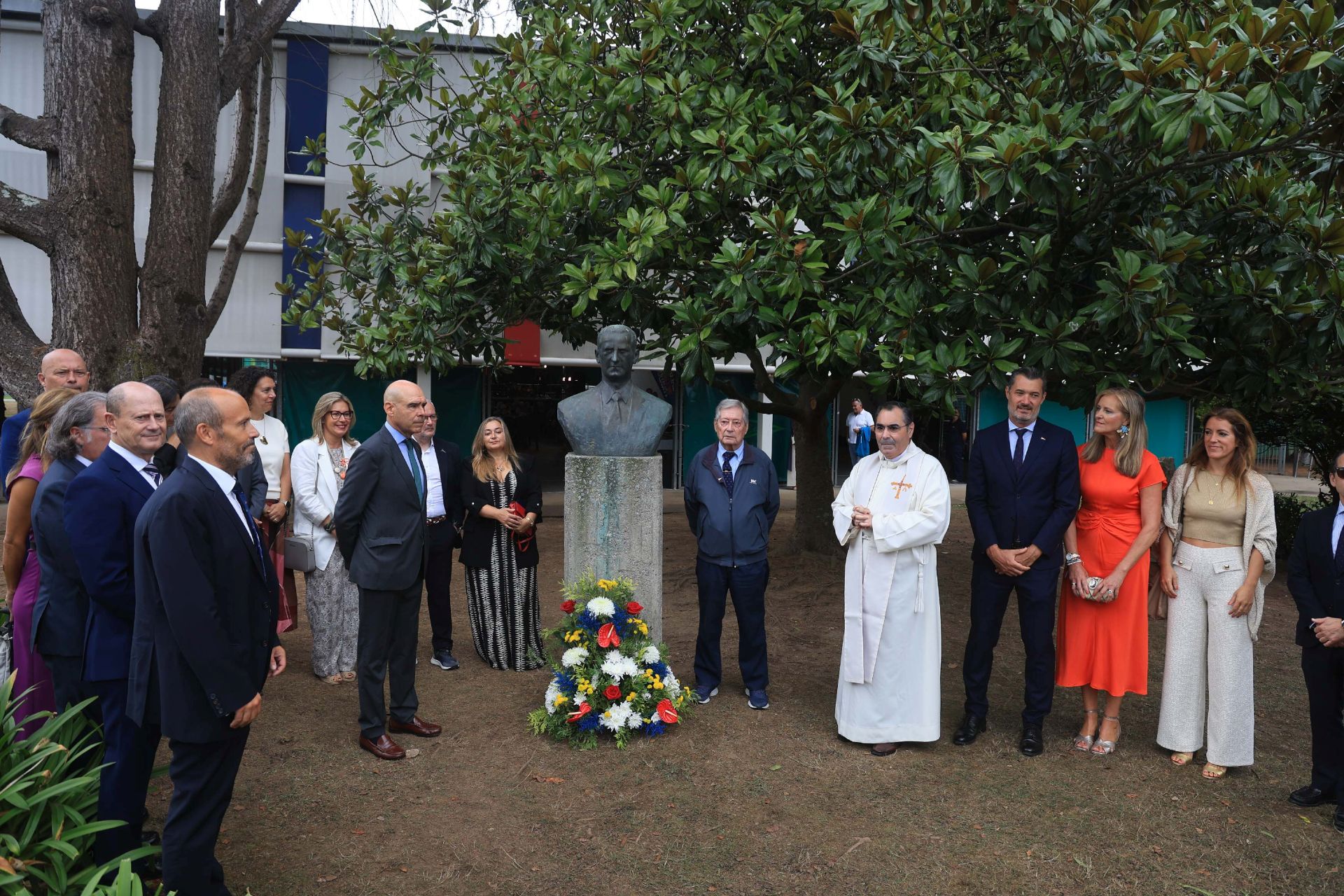 El Grupo Covadonga homenajea a 143 socios para celebrar el Día de Asturias