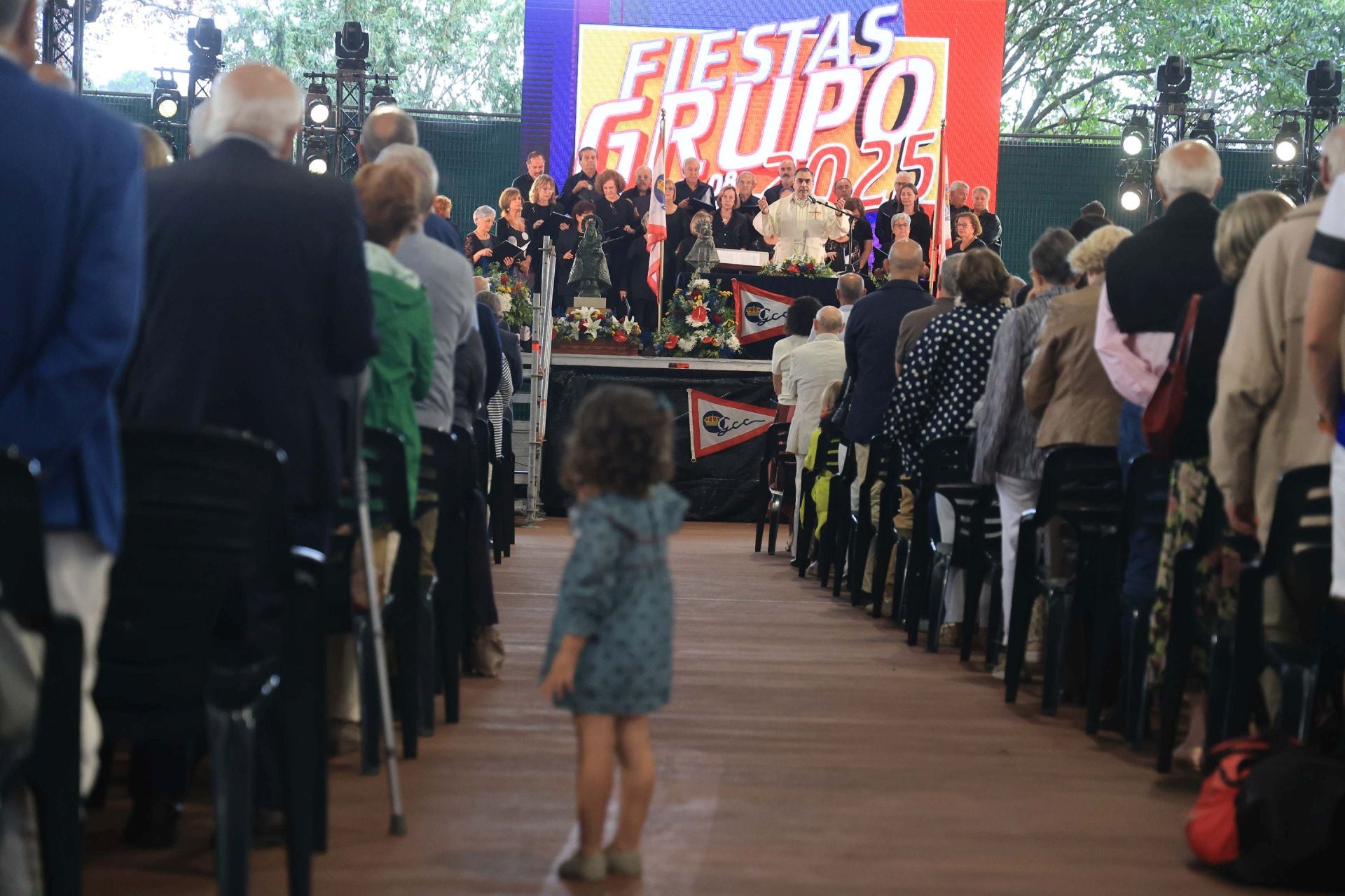 El Grupo Covadonga homenajea a 143 socios para celebrar el Día de Asturias